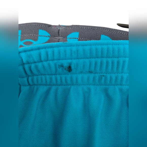 NWT Under Armour Womens Blue and White Shorts Size Large - Picture 7 of 8